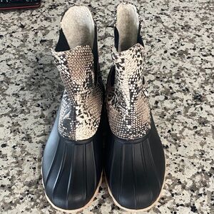 Outwoods Black and Tan Winter Boots